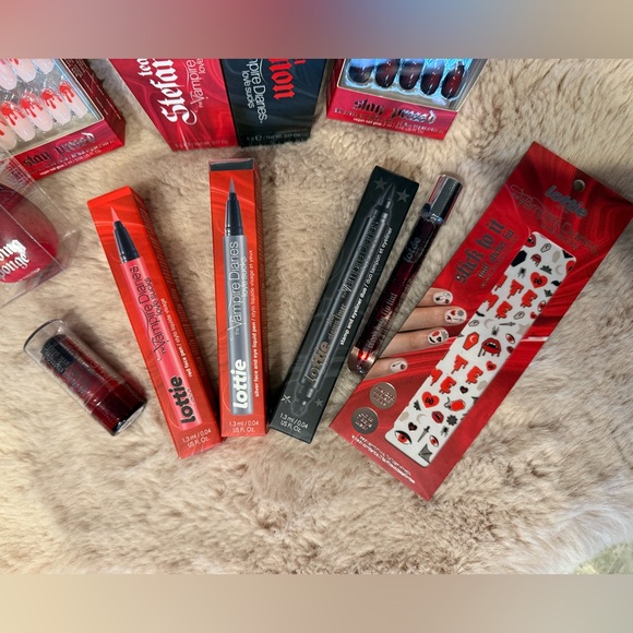 Lottie x Vampire Diaries Limited Edition 11pc Makeup Set - Picture 3 of 4